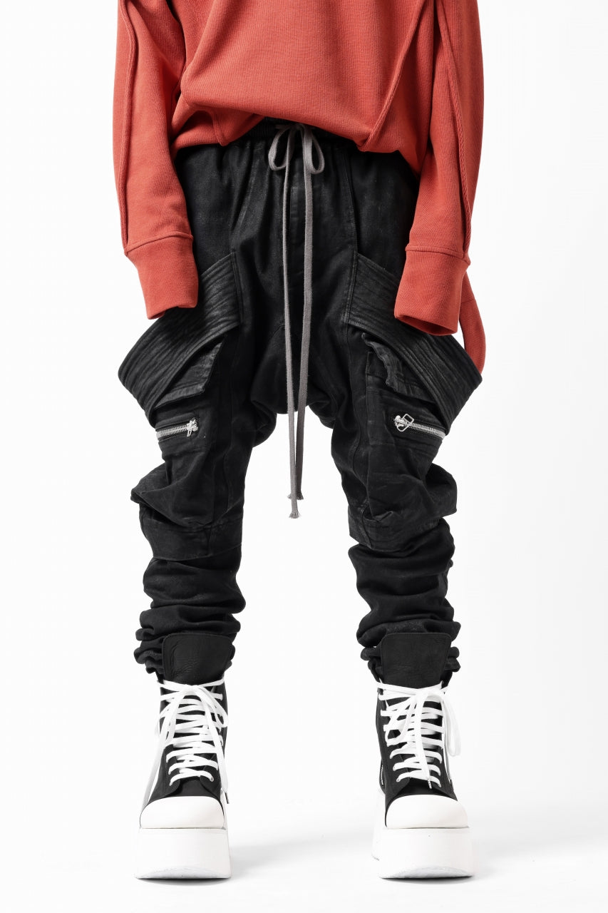 画像をギャラリービューアに読み込む, A.F ARTEFACT COATED FLAP-DETAIL SLIM CARGO PANTS / HI-STRETCH DENIM (BLACK)