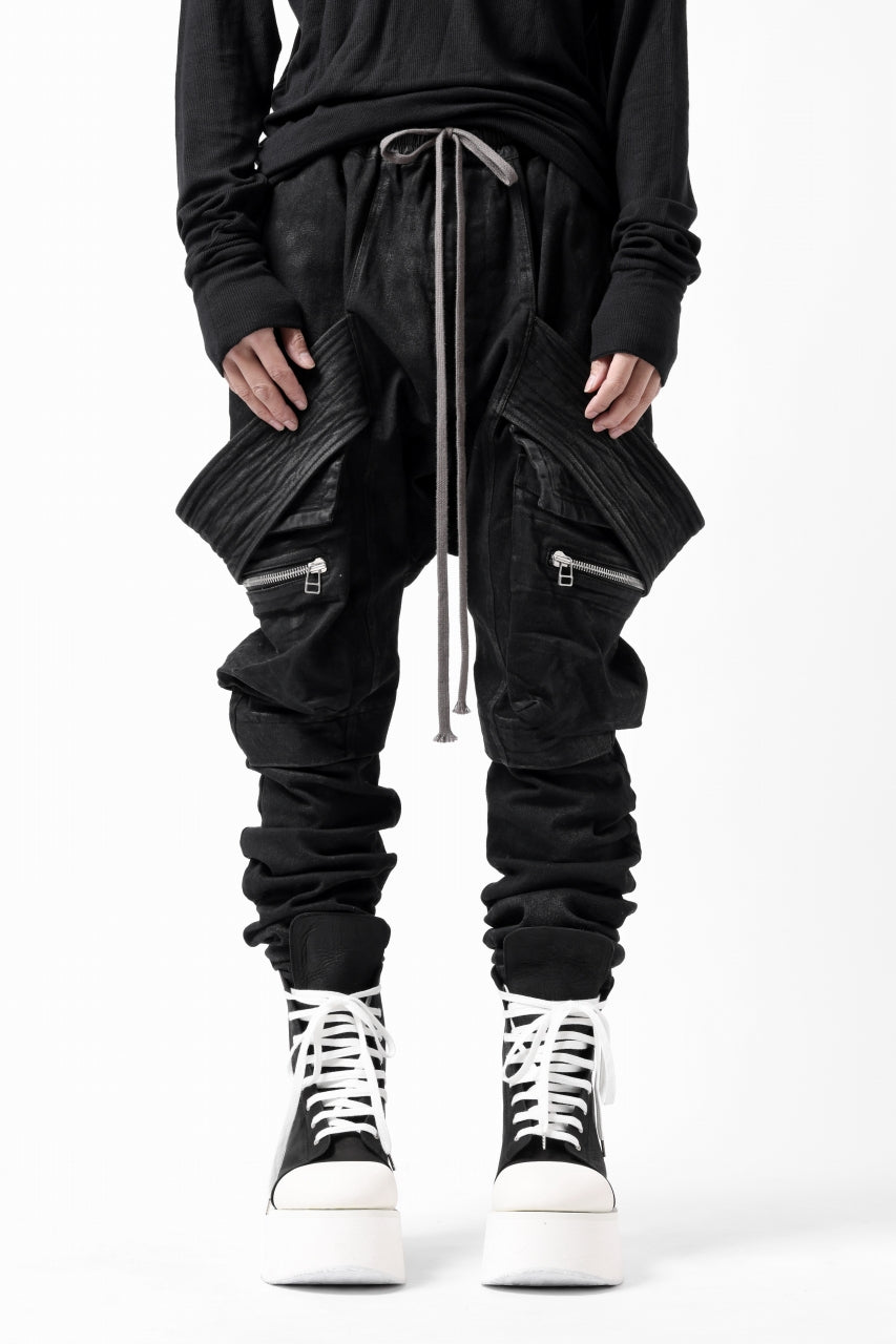 画像をギャラリービューアに読み込む, A.F ARTEFACT COATED FLAP-DETAIL SLIM CARGO PANTS / HI-STRETCH DENIM (BLACK)