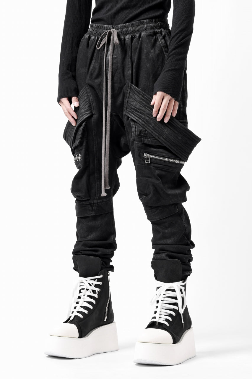 画像をギャラリービューアに読み込む, A.F ARTEFACT COATED FLAP-DETAIL SLIM CARGO PANTS / HI-STRETCH DENIM (BLACK)