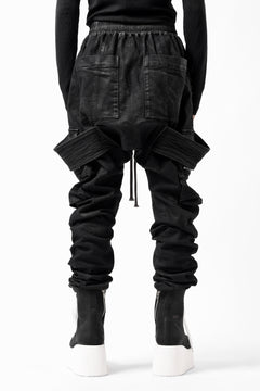 画像をギャラリービューアに読み込む, A.F ARTEFACT COATED FLAP-DETAIL SLIM CARGO PANTS / HI-STRETCH DENIM (BLACK)