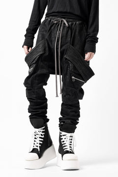 画像をギャラリービューアに読み込む, A.F ARTEFACT COATED FLAP-DETAIL SLIM CARGO PANTS / HI-STRETCH DENIM (BLACK)