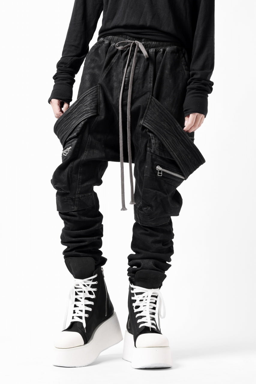 画像をギャラリービューアに読み込む, A.F ARTEFACT COATED FLAP-DETAIL SLIM CARGO PANTS / HI-STRETCH DENIM (BLACK)