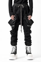 画像をギャラリービューアに読み込む, A.F ARTEFACT COATED FLAP-DETAIL SLIM CARGO PANTS / HI-STRETCH DENIM (BLACK)