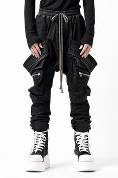 画像をギャラリービューアに読み込む, A.F ARTEFACT COATED FLAP-DETAIL SLIM CARGO PANTS / HI-STRETCH DENIM (BLACK)