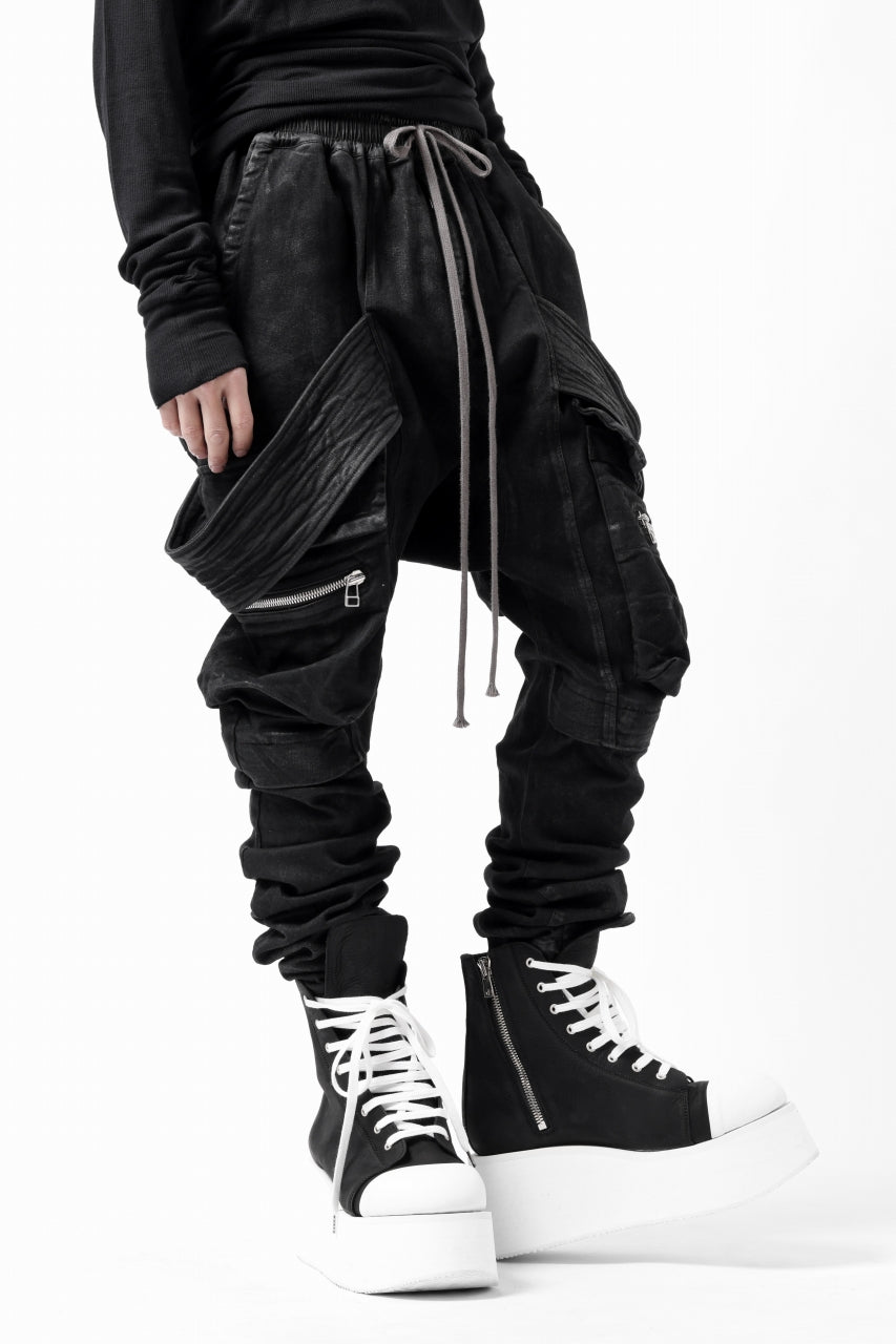 画像をギャラリービューアに読み込む, A.F ARTEFACT COATED FLAP-DETAIL SLIM CARGO PANTS / HI-STRETCH DENIM (BLACK)