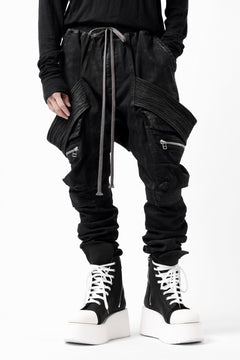 画像をギャラリービューアに読み込む, A.F ARTEFACT COATED FLAP-DETAIL SLIM CARGO PANTS / HI-STRETCH DENIM (BLACK)