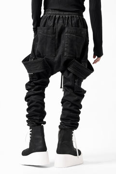 画像をギャラリービューアに読み込む, A.F ARTEFACT COATED FLAP-DETAIL SLIM CARGO PANTS / HI-STRETCH DENIM (BLACK)