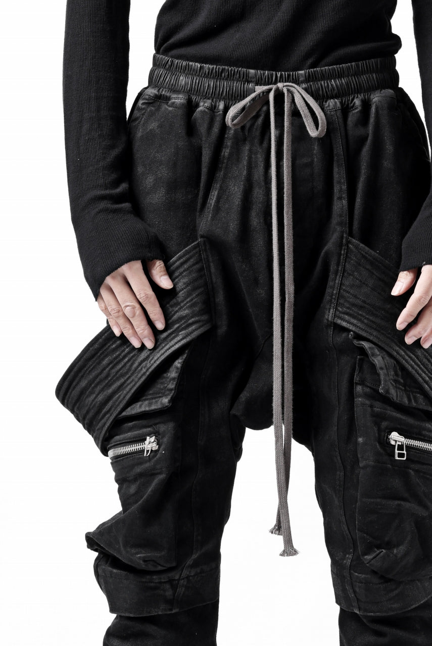 画像をギャラリービューアに読み込む, A.F ARTEFACT COATED FLAP-DETAIL SLIM CARGO PANTS / HI-STRETCH DENIM (BLACK)