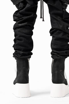 画像をギャラリービューアに読み込む, A.F ARTEFACT COATED FLAP-DETAIL SLIM CARGO PANTS / HI-STRETCH DENIM (BLACK)