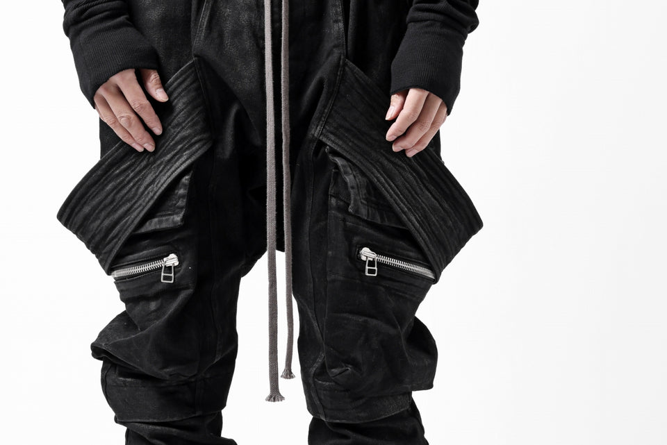 画像をギャラリービューアに読み込む, A.F ARTEFACT COATED FLAP-DETAIL SLIM CARGO PANTS / HI-STRETCH DENIM (BLACK)