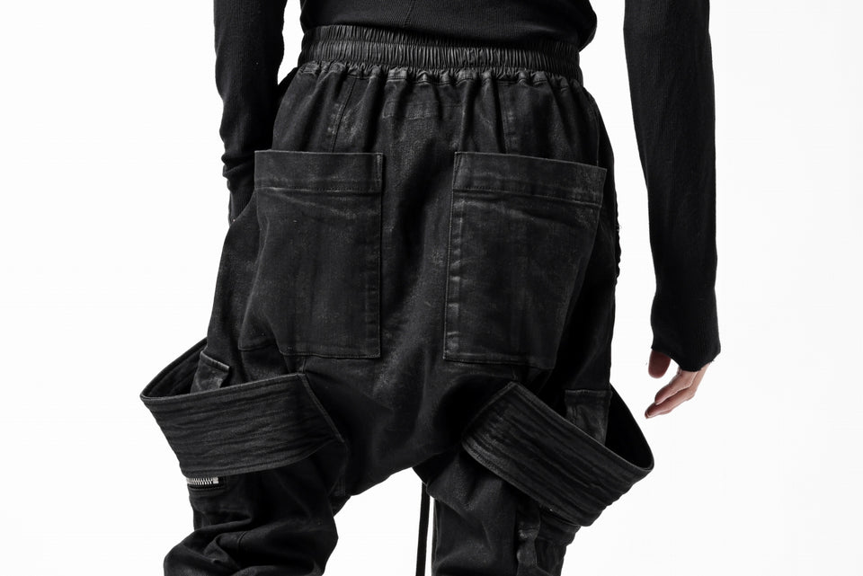 画像をギャラリービューアに読み込む, A.F ARTEFACT COATED FLAP-DETAIL SLIM CARGO PANTS / HI-STRETCH DENIM (BLACK)