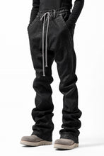 画像をギャラリービューアに読み込む, A.F ARTEFACT COATED FLARE LONG PANTS / HI-STRETCH DENIM (BLACK)