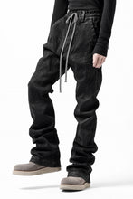 画像をギャラリービューアに読み込む, A.F ARTEFACT COATED FLARE LONG PANTS / HI-STRETCH DENIM (BLACK)