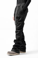 画像をギャラリービューアに読み込む, A.F ARTEFACT COATED FLARE LONG PANTS / HI-STRETCH DENIM (BLACK)