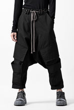 画像をギャラリービューアに読み込む, A.F ARTEFACT D-CLOTCH BIG CARGO CROPPED PANTS (BLACK)