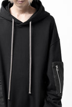 Load image into Gallery viewer, A.F ARTEFACT COMBI HOODIE PULLOVER PARKA / COTTON SWEAT (BLACK)