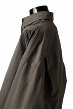 画像をギャラリービューアに読み込む, A.F ARTEFACT SNAPPED COCOON SHIRT (KHAKI)