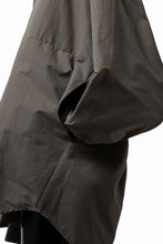 画像をギャラリービューアに読み込む, A.F ARTEFACT SNAPPED COCOON SHIRT (KHAKI)