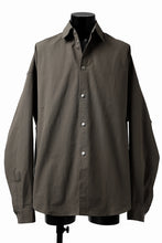 画像をギャラリービューアに読み込む, A.F ARTEFACT SNAPPED COCOON SHIRT (KHAKI)