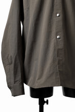 画像をギャラリービューアに読み込む, A.F ARTEFACT SNAPPED COCOON SHIRT (KHAKI)