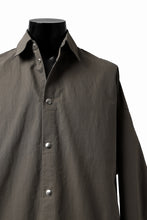 画像をギャラリービューアに読み込む, A.F ARTEFACT SNAPPED COCOON SHIRT (KHAKI)