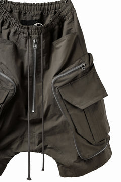 画像をギャラリービューアに読み込む, A.F ARTEFACT RADICAL-ZIP MILITARY SARROUEL SHORTS (KHAKI)