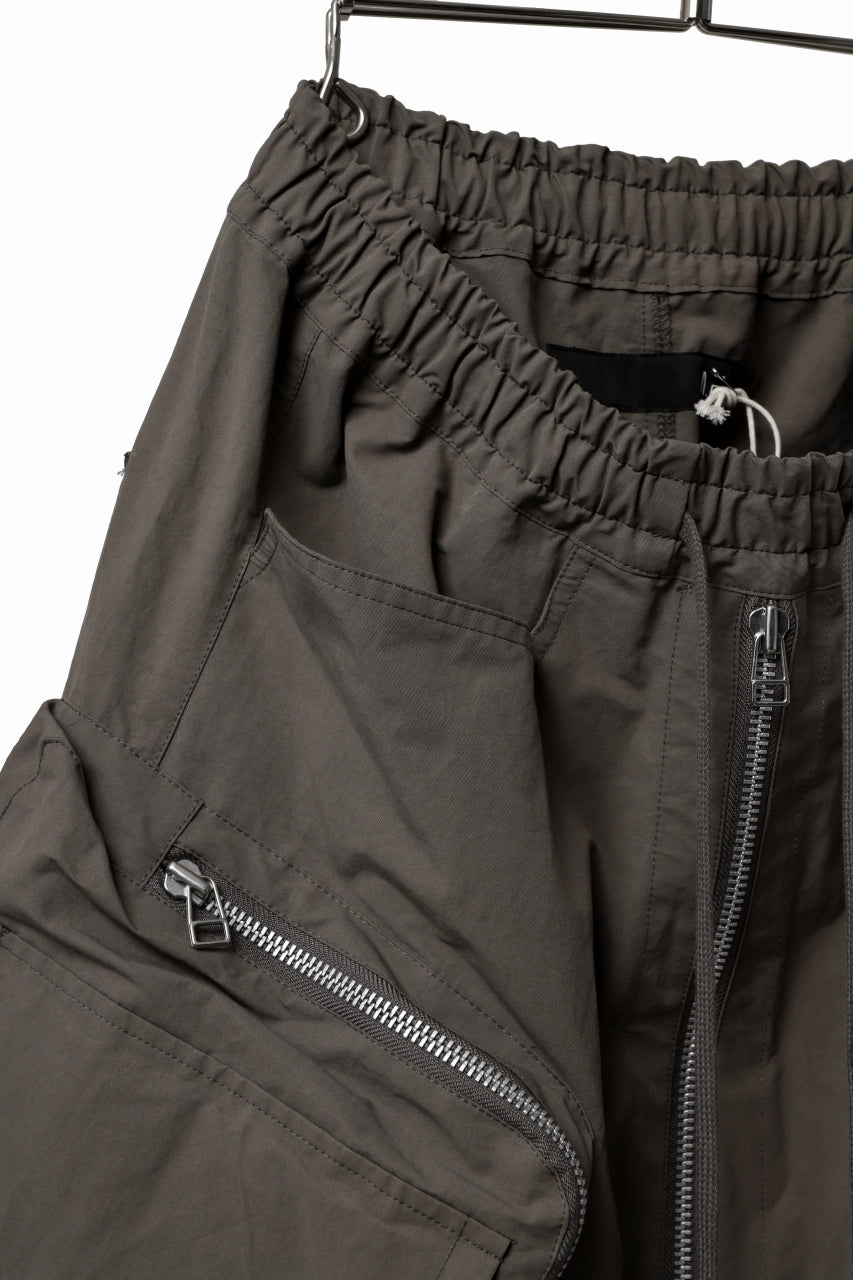 画像をギャラリービューアに読み込む, A.F ARTEFACT RADICAL-ZIP MILITARY SARROUEL SHORTS (KHAKI)