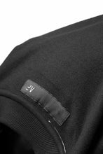 画像をギャラリービューアに読み込む, A.F ARTEFACT PYRA PATTERN PRINT CREW NECK TOPS (BLACK)