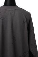 画像をギャラリービューアに読み込む, A.F ARTEFACT PYRA PATTERN PRINT CREW NECK TOPS (GREY)