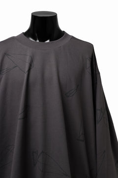 画像をギャラリービューアに読み込む, A.F ARTEFACT PYRA PATTERN PRINT CREW NECK TOPS (GREY)