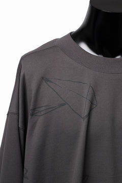 画像をギャラリービューアに読み込む, A.F ARTEFACT PYRA PATTERN PRINT CREW NECK TOPS (GREY)
