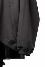 画像をギャラリービューアに読み込む, A.F ARTEFACT PYRA PATTERN PRINT CREW NECK TOPS (GREY)