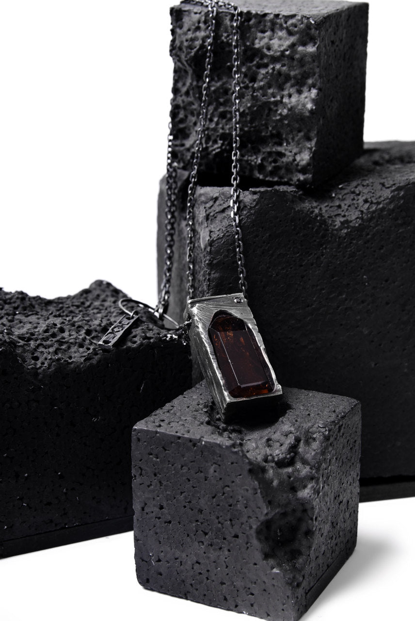 画像をギャラリービューアに読み込む, GASPARD HEX Quartz Inclusion Pendant XL with Black Diamond