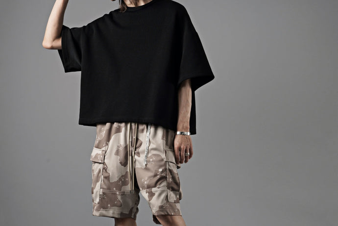 STYLING | クロップTシャツとラグジュアリーショーツ - N/07 , mastermind.