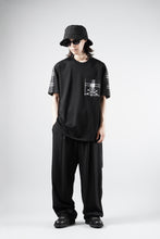画像をギャラリービューアに読み込む, mastermind JAPAN MIXED-FABRIC POCKET SS TEE / REGULAR FIT (BLACK x BLACK)
