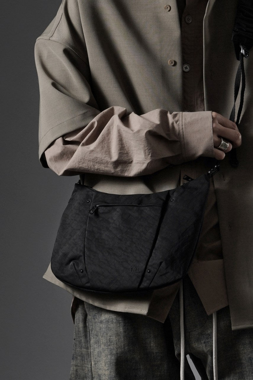 画像をギャラリービューアに読み込む, F/CE. TEXTURED TWILL POUCH (BLACK)