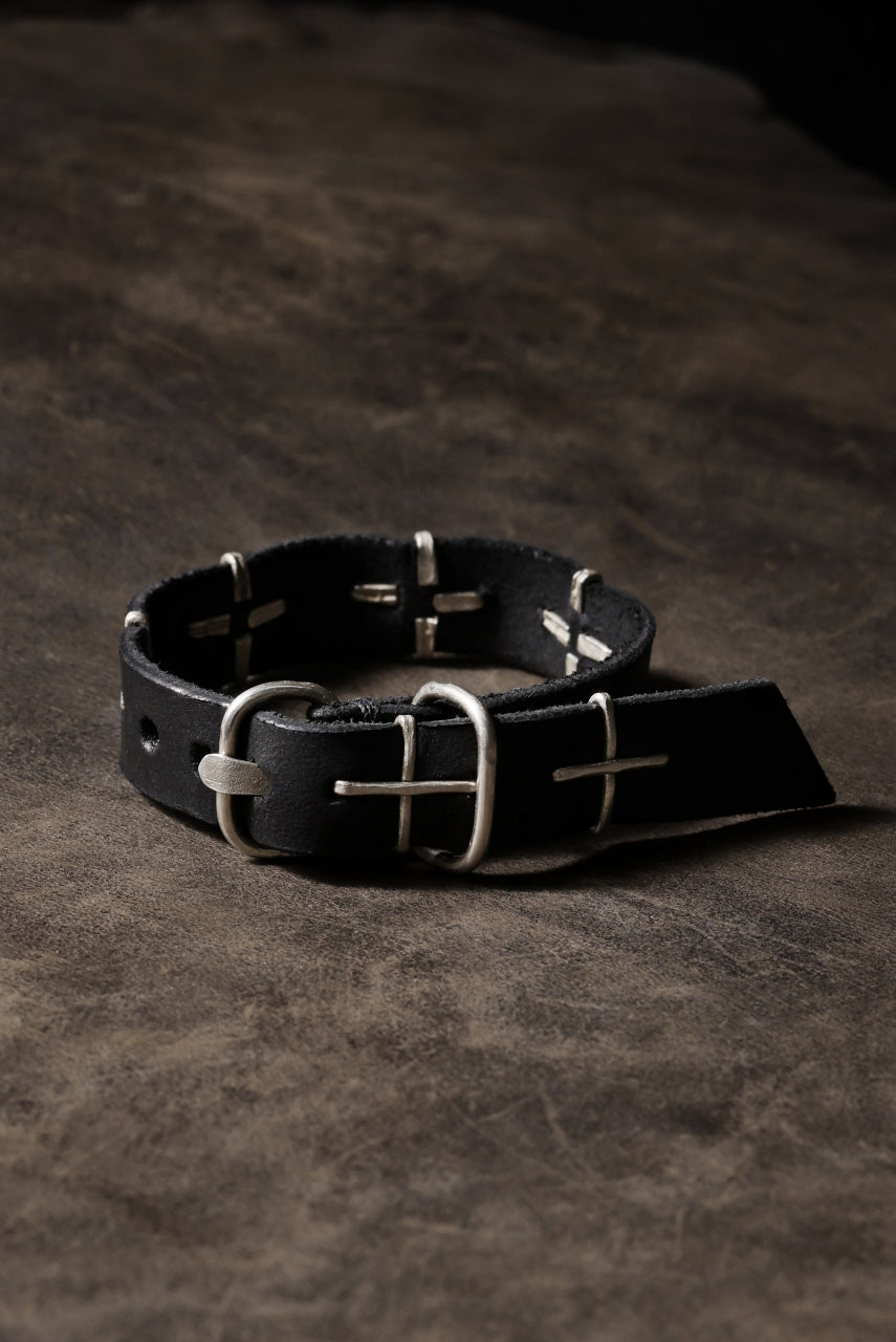 Load image into Gallery viewer, m.a+ thin silver cross studded wrist band / A-F2BL1 GR2,0 (BLACK)