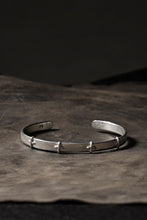 Load image into Gallery viewer, m.a+ thin silver stitched cross silver bangle / AB058 AG (SILVER)