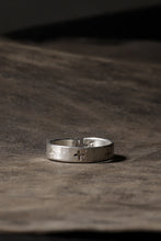 Load image into Gallery viewer, m.a+ multiple silver cross carved ring / AG050 AG (SILVER)