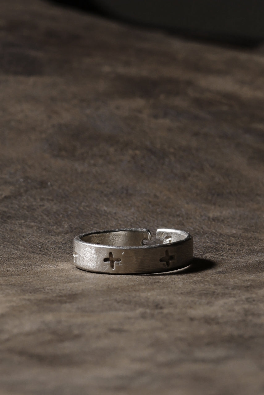 Load image into Gallery viewer, m.a+ multiple silver cross carved ring / AG050 AG (SILVER)