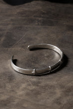 Load image into Gallery viewer, m.a+ thin silver stitched cross silver bangle / AB058 AG (SILVER)