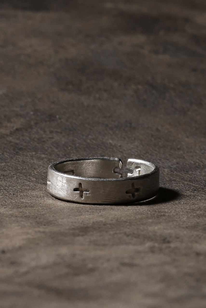 Load image into Gallery viewer, m.a+ multiple silver cross carved ring / AG050 AG (SILVER)