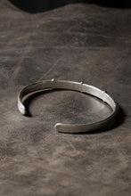 Load image into Gallery viewer, m.a+ thin silver stitched cross silver bangle / AB058 AG (SILVER)