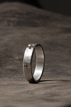 Load image into Gallery viewer, m.a+ multiple silver cross carved ring / AG050 AG (SILVER)