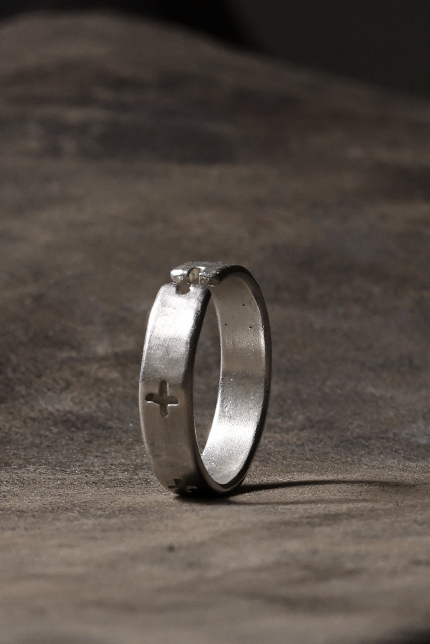 Load image into Gallery viewer, m.a+ multiple silver cross carved ring / AG050 AG (SILVER)