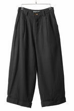Load image into Gallery viewer, Aleksandr Manamis Wide Tapered Ankle Pant / Mesh Linen (BLACK)