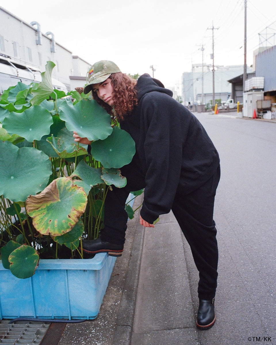 Load image into Gallery viewer, mononoke・made SWEAT PANTS / FLOWER (BLACK)