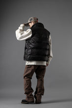 画像をギャラリービューアに読み込む, Ten c ASO DOWN VEST / PIECE DYED RIPSTOP 10 DEN + OJJ 11oz (BLACK)