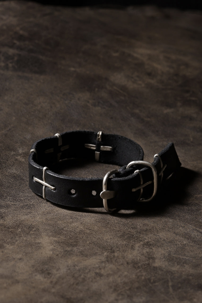 Load image into Gallery viewer, m.a+ thin silver cross studded wrist band / A-F2BL1 GR2,0 (BLACK)