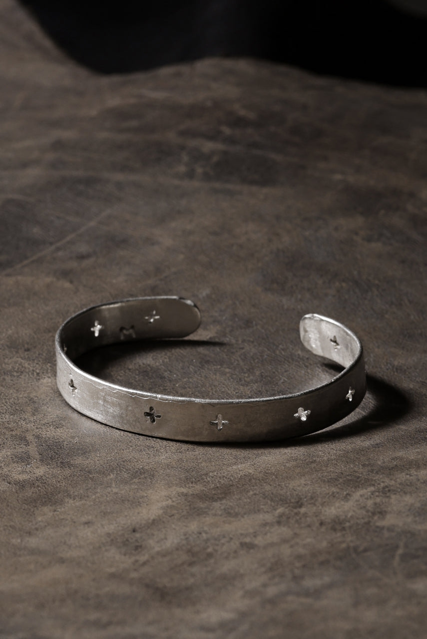 Load image into Gallery viewer, m.a+ cross punched silver bracelet / AB15 AG (SILVER)